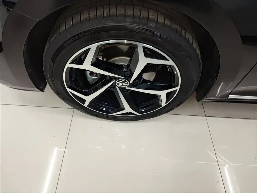 Volkswagen Passat 2025 Outstanding 330TSI Starlight Elite Edition фото 23