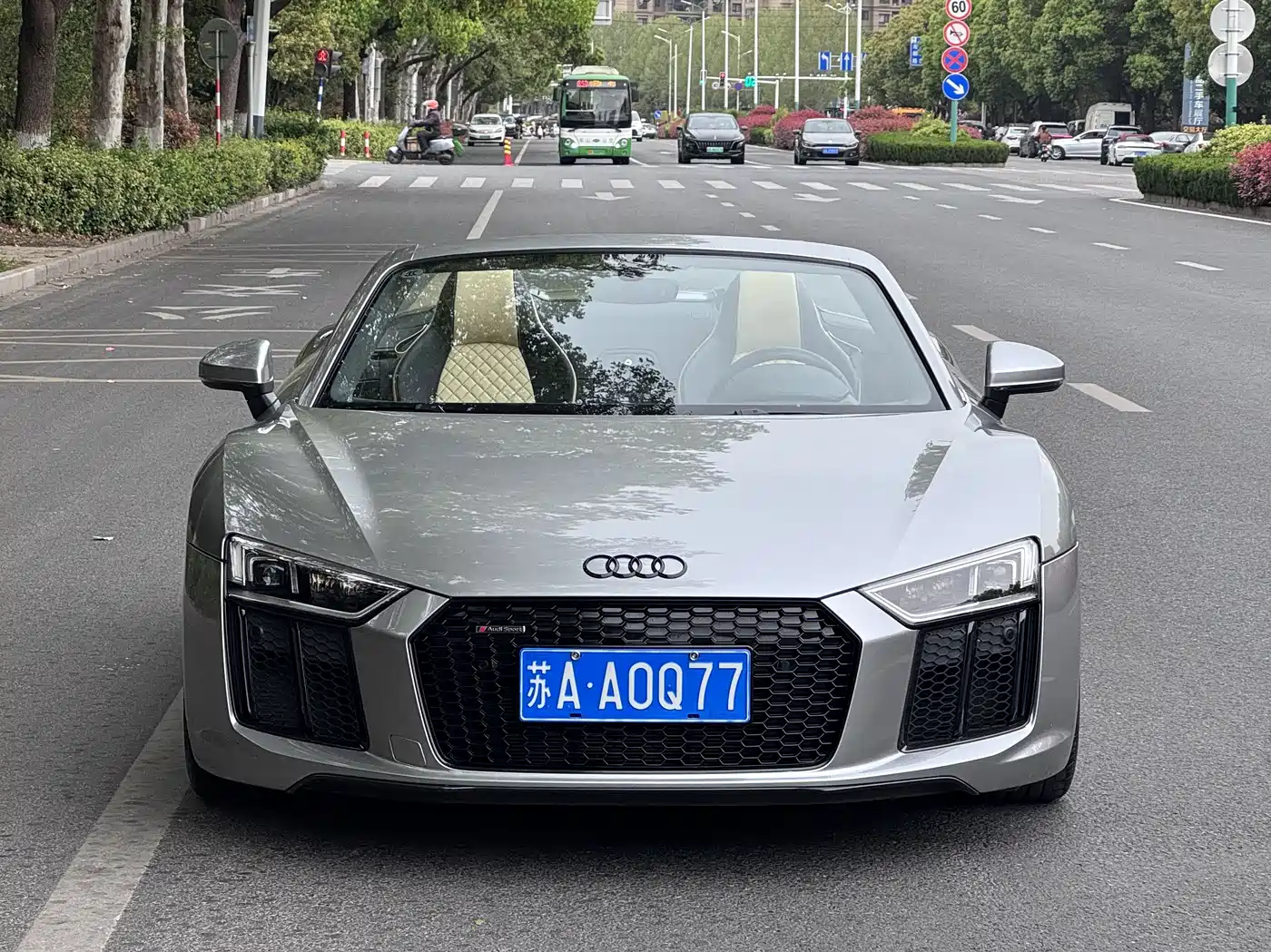 AUDI R8