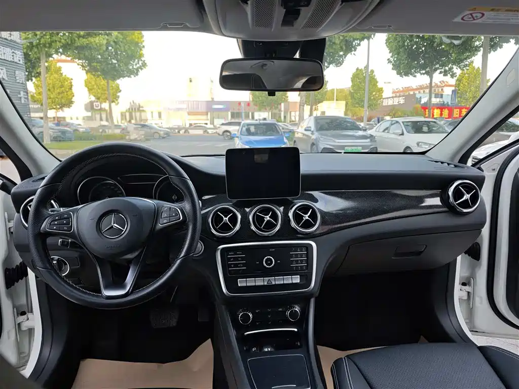 Mercedes-Benz GLA 2018 GLA 200 Fashion фото 18