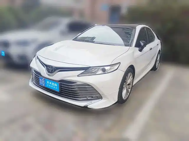 Toyota Camry 2018 2.5Q Flagship Edition — фото 1