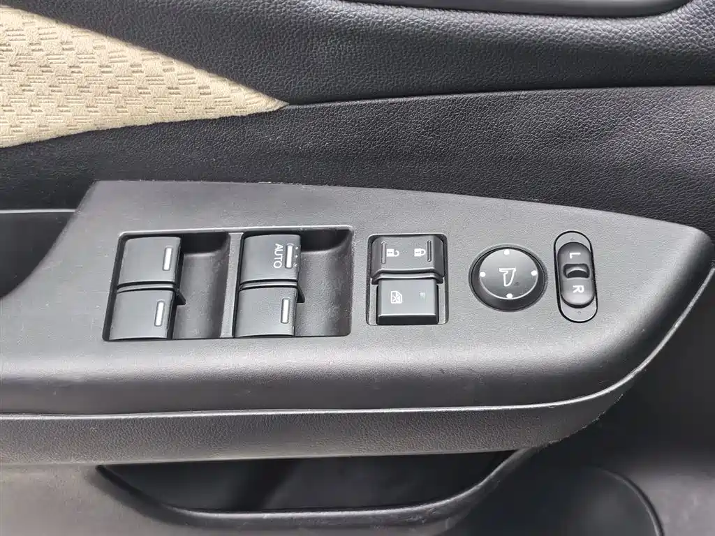Honda CR-V 2016 2.0L 2WD Classic фото 9