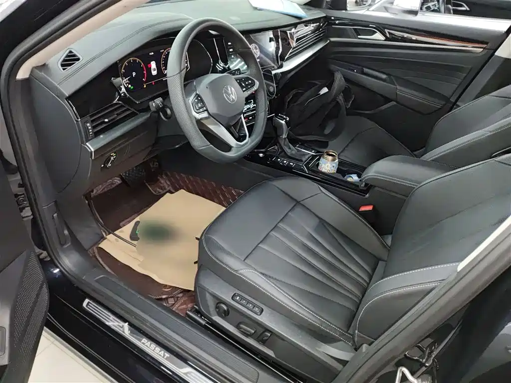 Volkswagen Passat 2025 Outstanding 330TSI Starlight Elite Edition фото 16