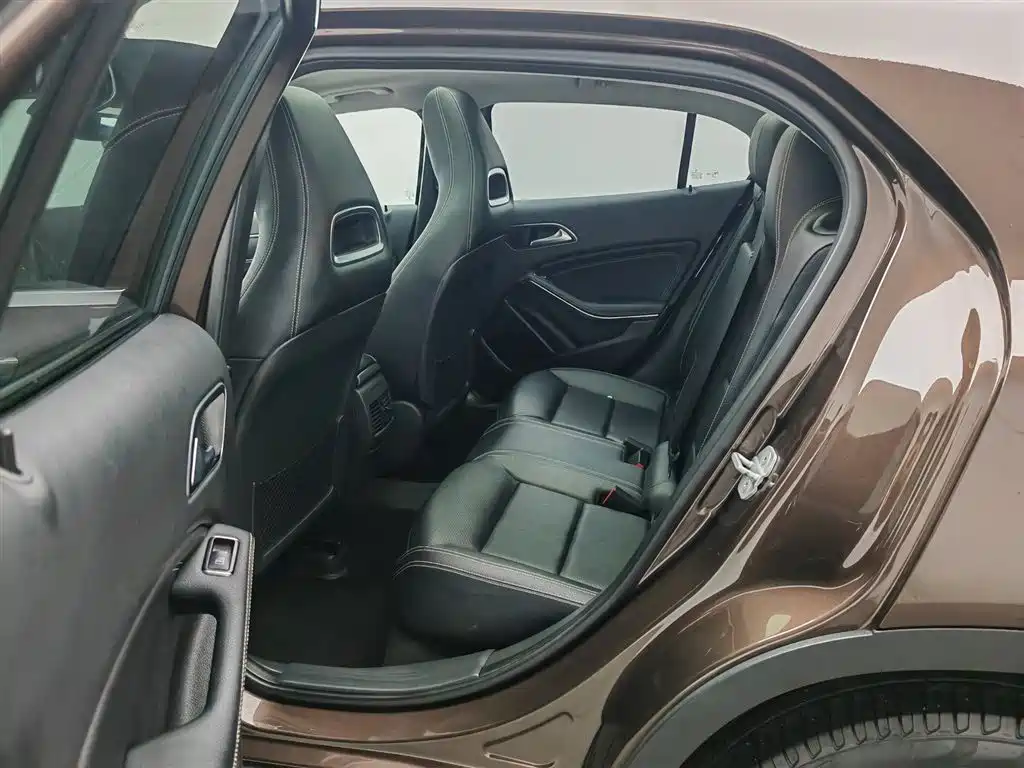 Mercedes-Benz GLA 2015 GLA 220 4MATIC Fashion Edition фото 15