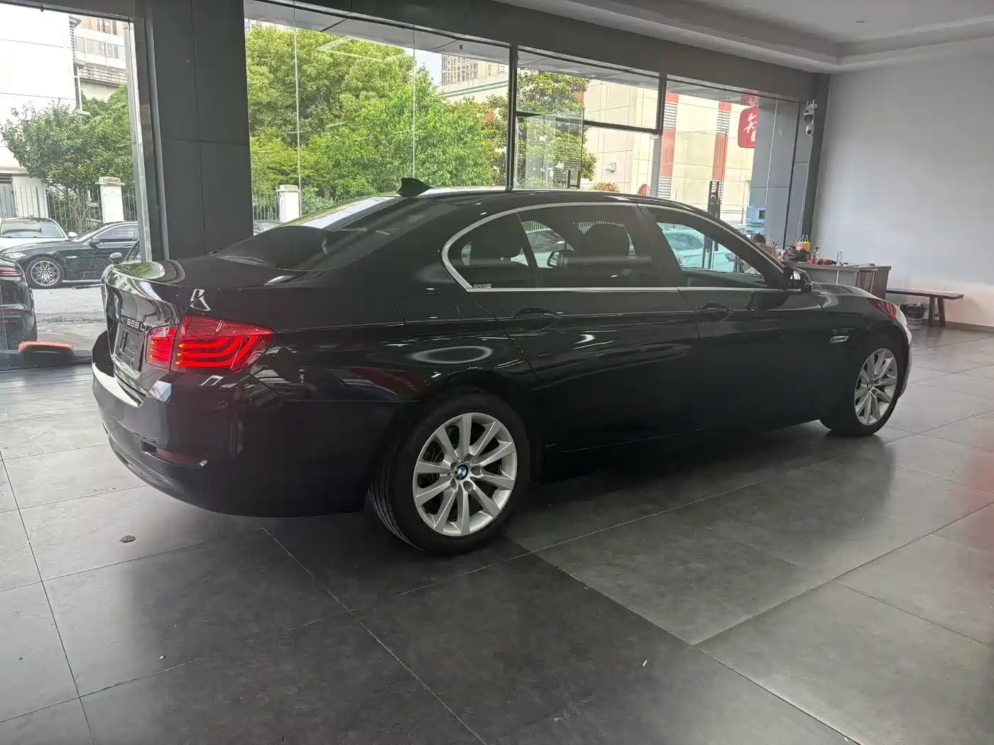 BMW 5 Series 2014 528Li Leading Edition фото 8