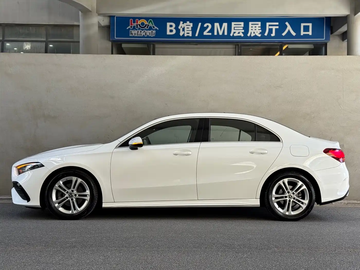 Mercedes-Benz A-Class 2023 A 180 L фото 3