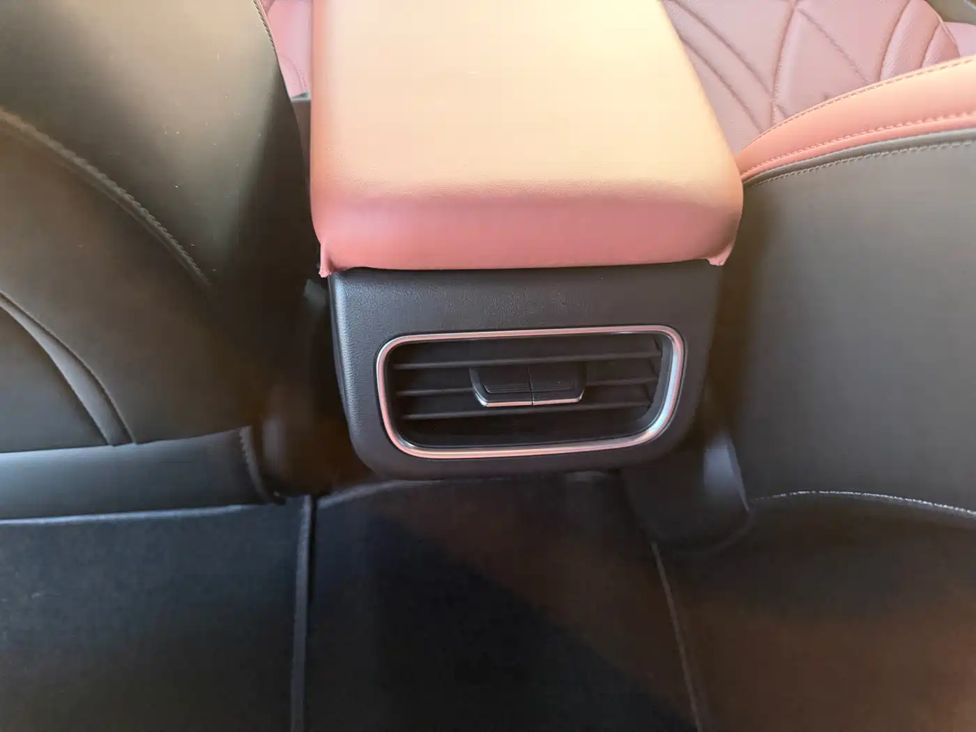 Geely Galaxy Galaxy L6 2025 EM-i 140km Starship Edition фото 13