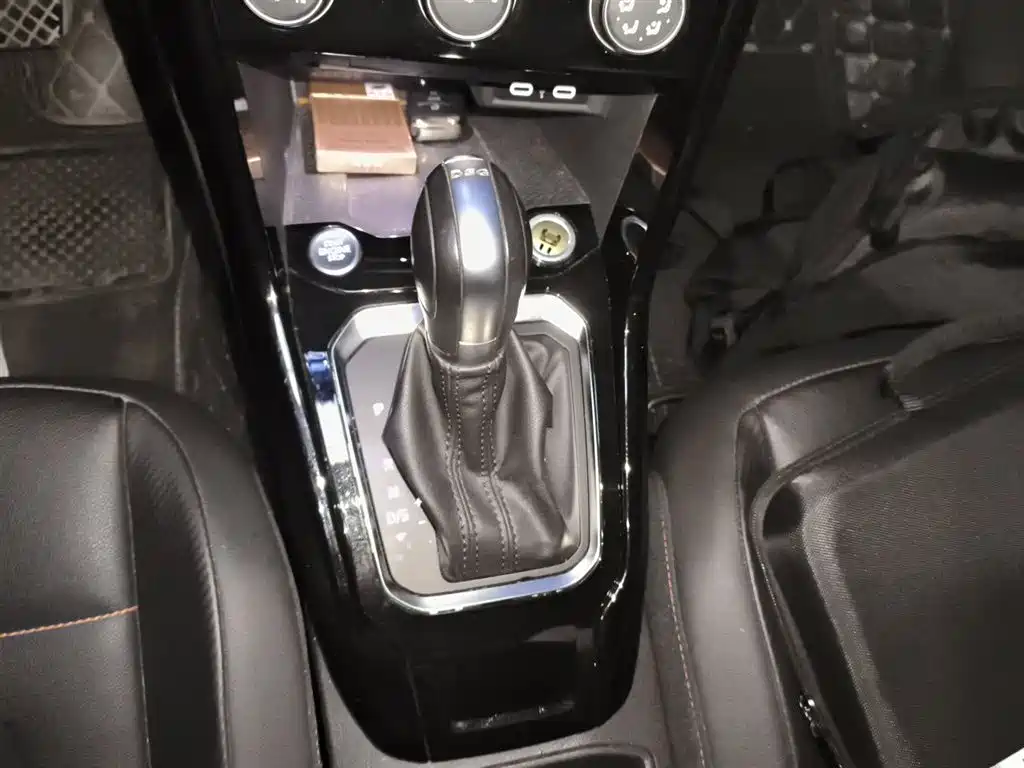 Volkswagen T-ROC 2021 280TSI DSG 2WD Comfort Smart Connect 30th Anniversary Edition фото 10