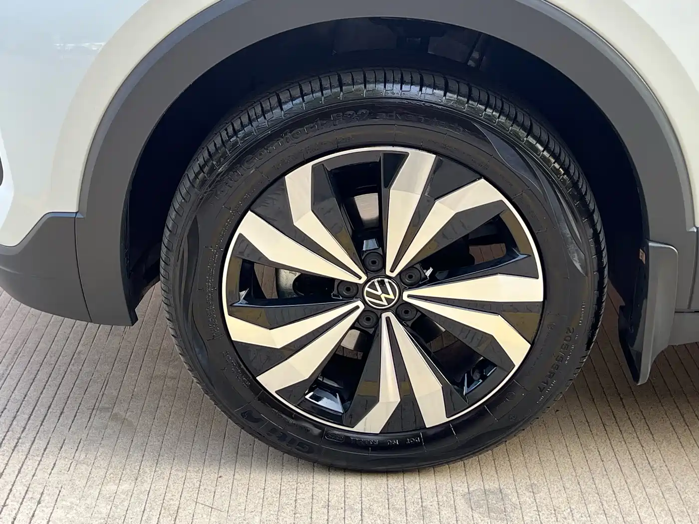 Volkswagen Tharu 2025 2025 Model Rising Star 300TSI Aspiration Edition