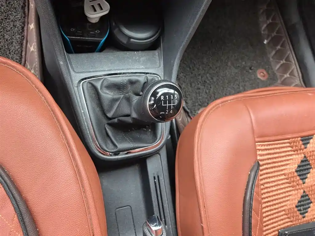Volkswagen Jetta 2013 1.6L Manual Comfort фото 10