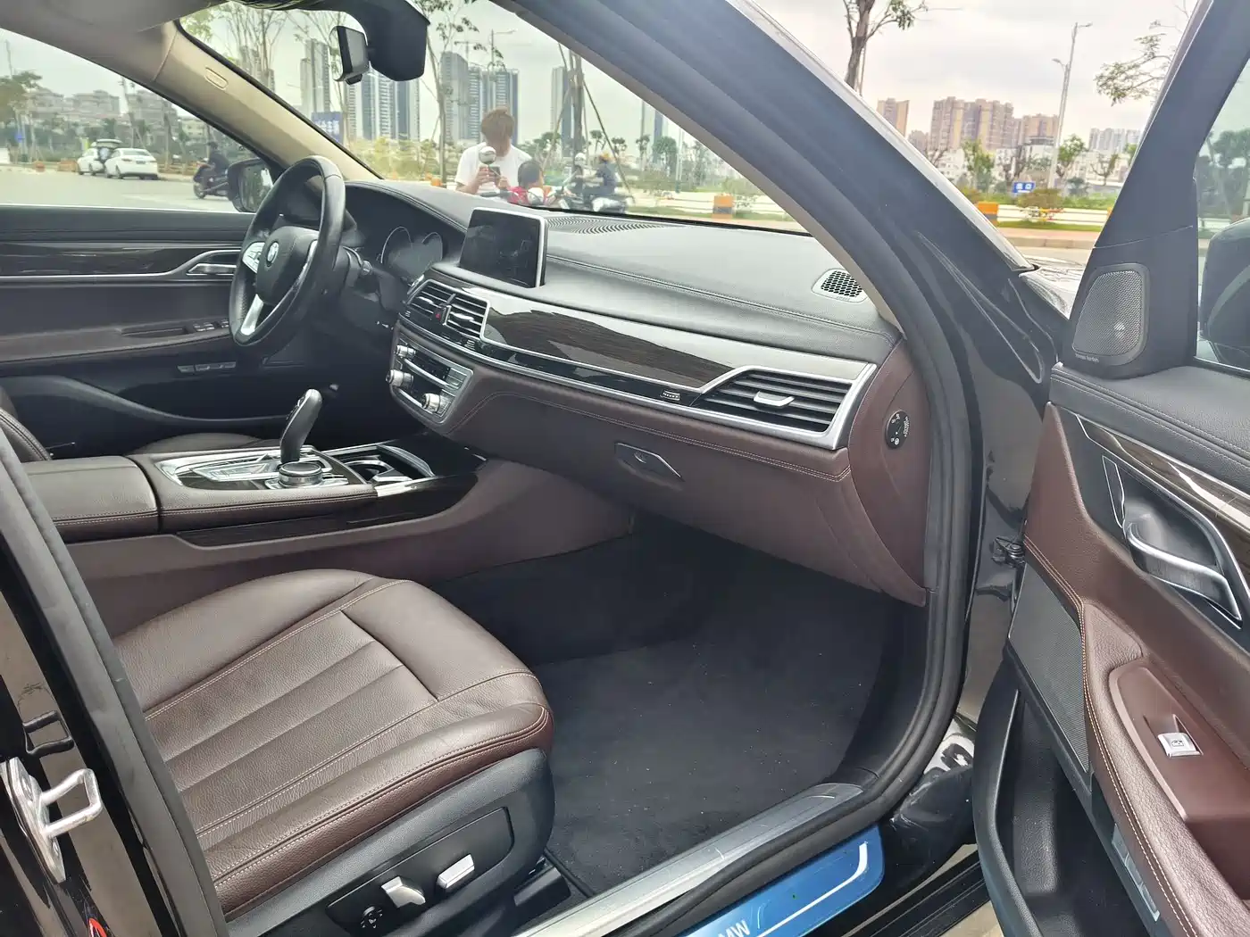 BMW 7 Series 2016 730Li Luxury фото 9
