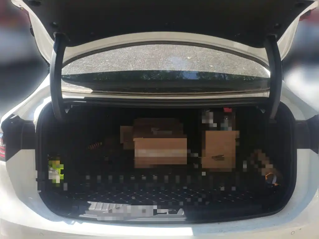 Geely Galaxy Galaxy A7 2025 EM-i 150km Premium Edition фото 15