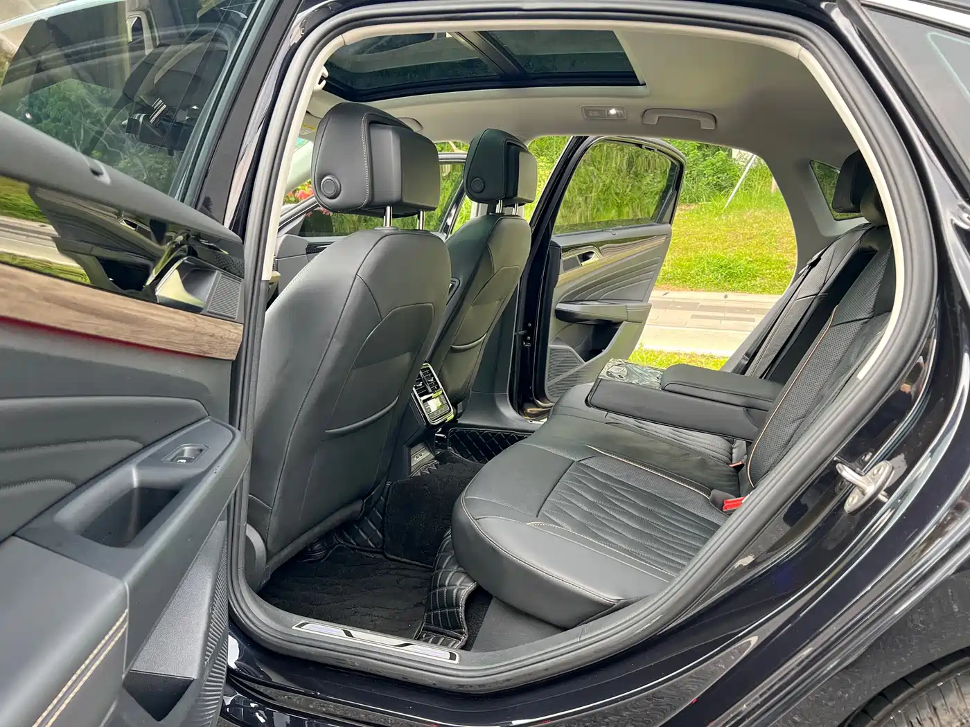 Volkswagen Passat New Energy 2019 430PHEV Hybrid Luxury Edition фото 11
