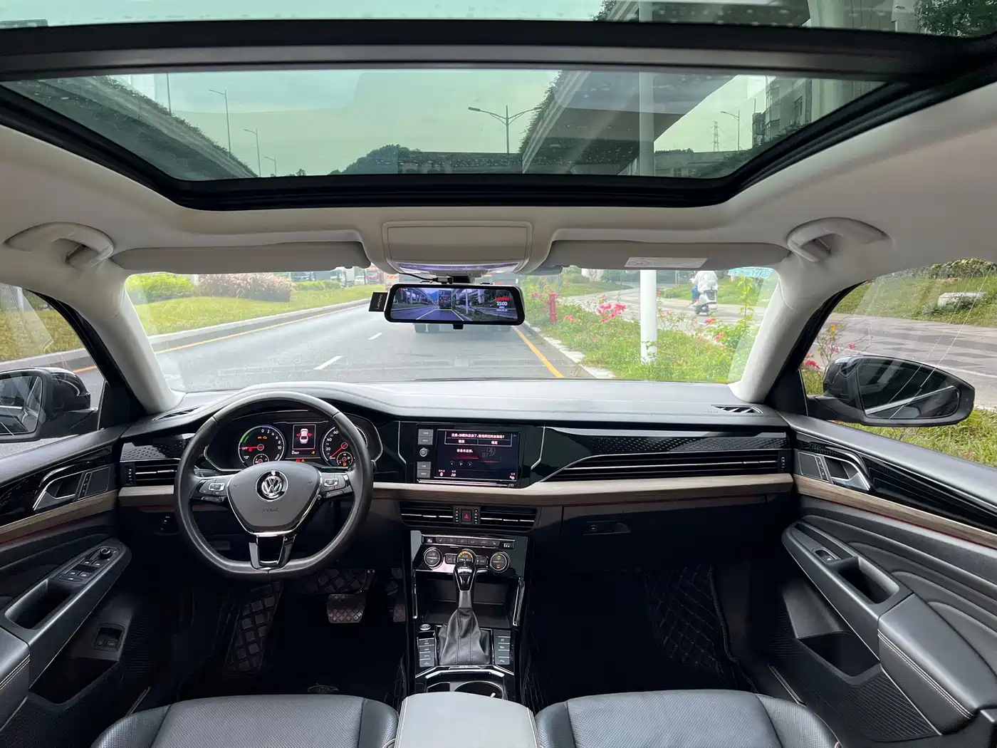 Volkswagen Passat New Energy 2019 430PHEV Hybrid Luxury Edition фото 16