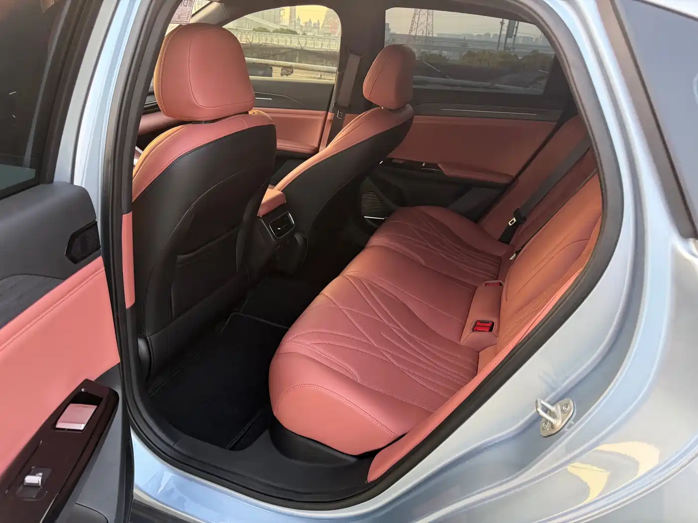 Geely Galaxy Galaxy L6 2025 EM-i 140km Starship Edition фото 8