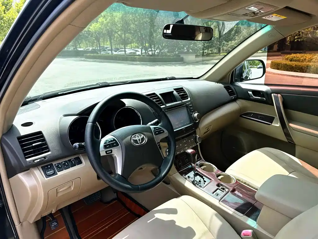 Фото 7 - Toyota Highlander