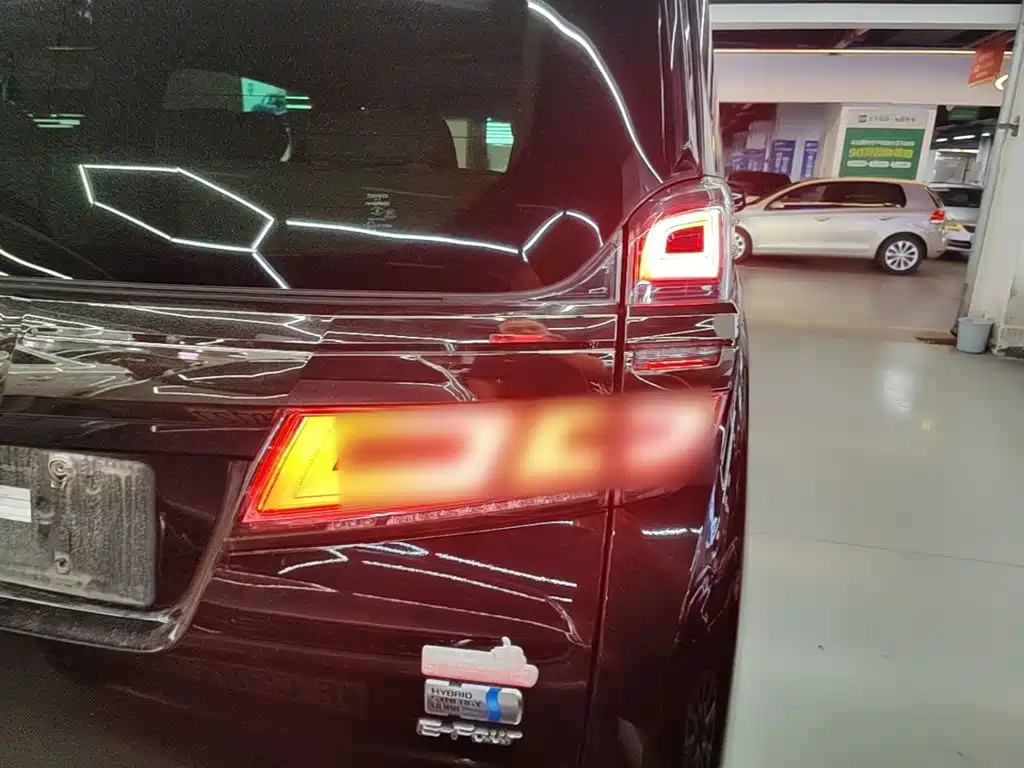 Фото 8 - Toyota Vellfire