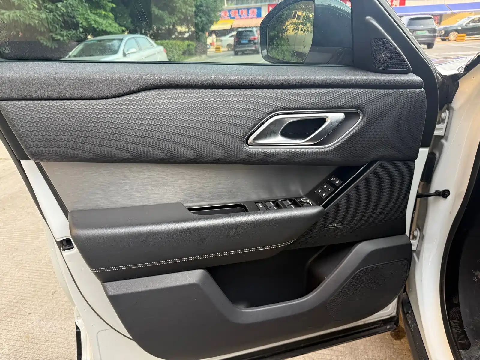 Фото 6 - Land Rover Range Rover Velar