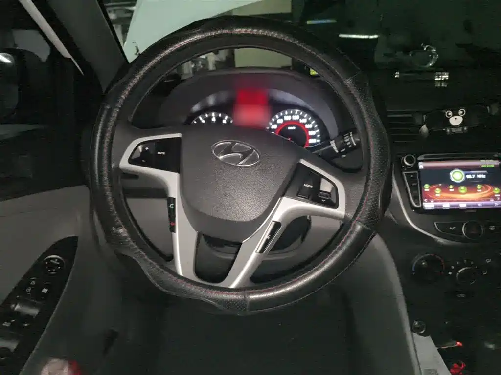 Hyundai Verna 2014 1.4L Automatic Leading GLX фото 7