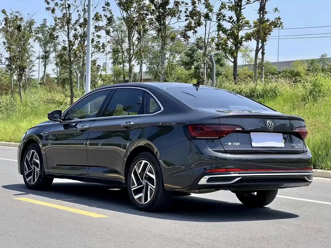 Фото 9 - Volkswagen Sagitar