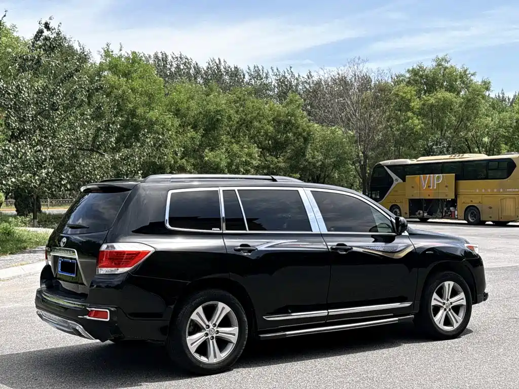 Фото 18 - Toyota Highlander