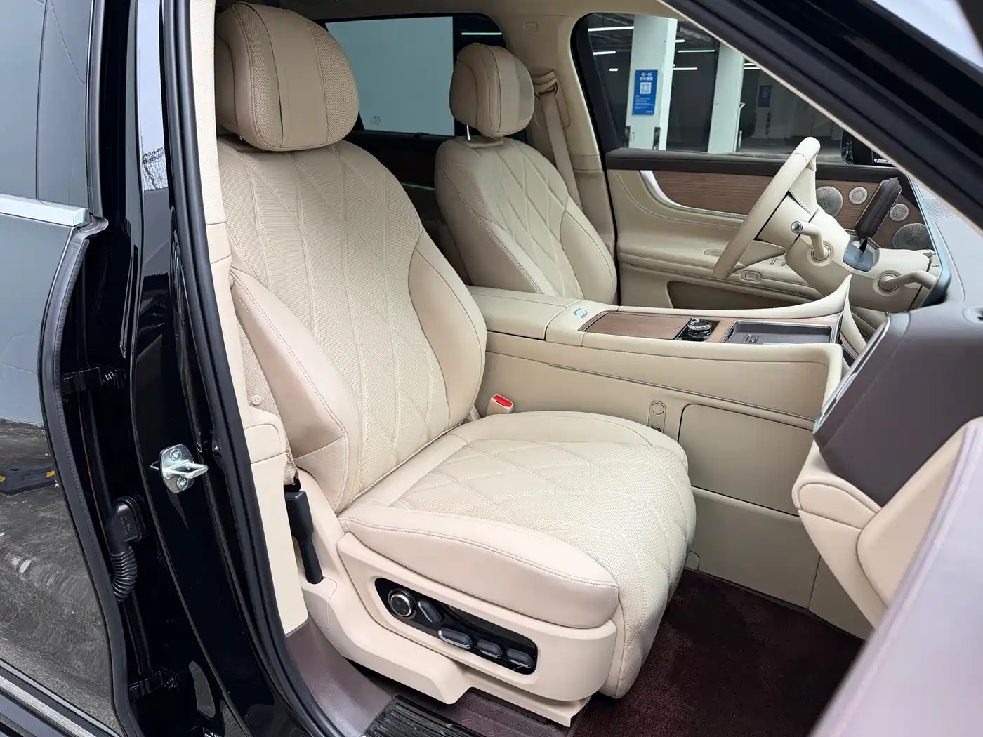 AITO Wenjie AITO M9 2025 Extended Range Ultra 52kWh 6-Seater фото 7