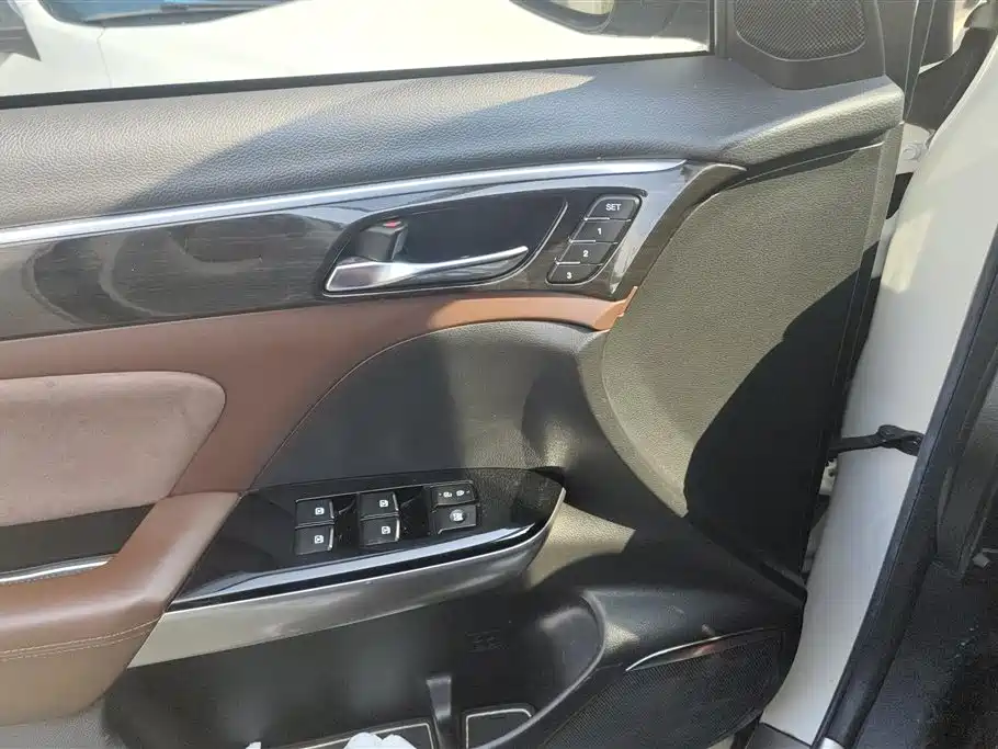 GAC Trumpchi Trumpchi GS8 2017 320T 2WD Luxury Smart Connect (7-seater) фото 7