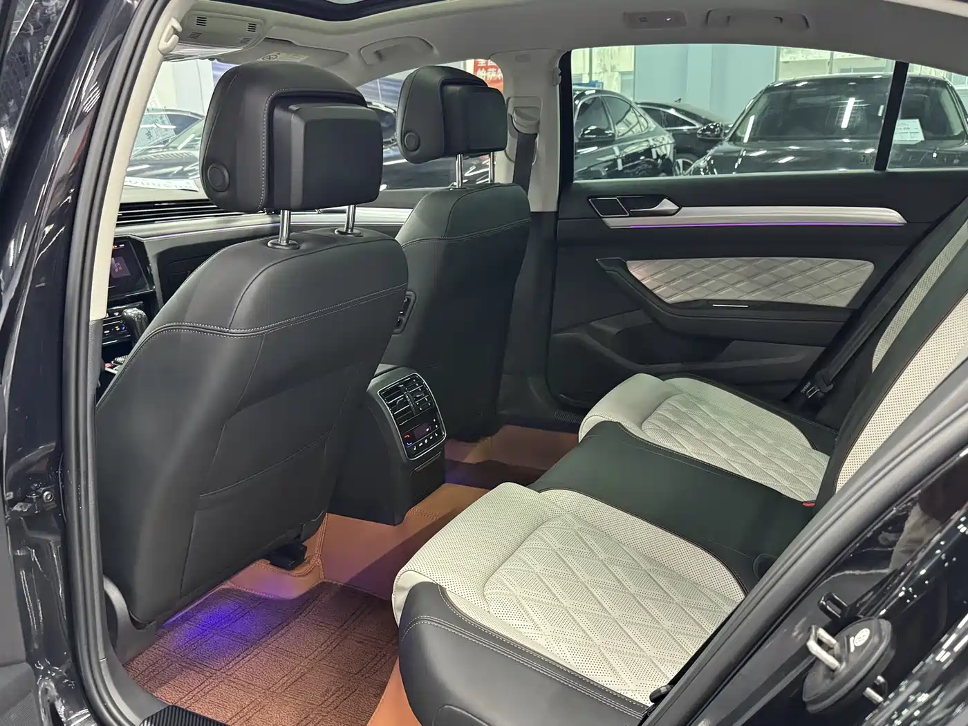 Volkswagen Magotan 2023 Model 2 Million Commemorative Edition 380TSI DSG Flagship фото 8