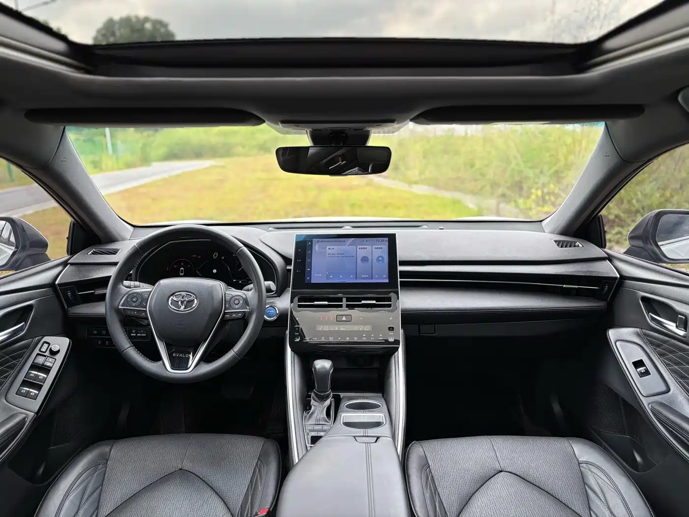 Photo 5 - Toyota Avalon