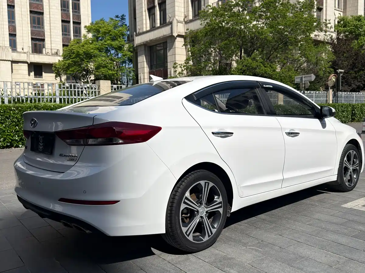 Hyundai Elantra 2018 1.4T DCT Dynamic·Vitality Model фото 15