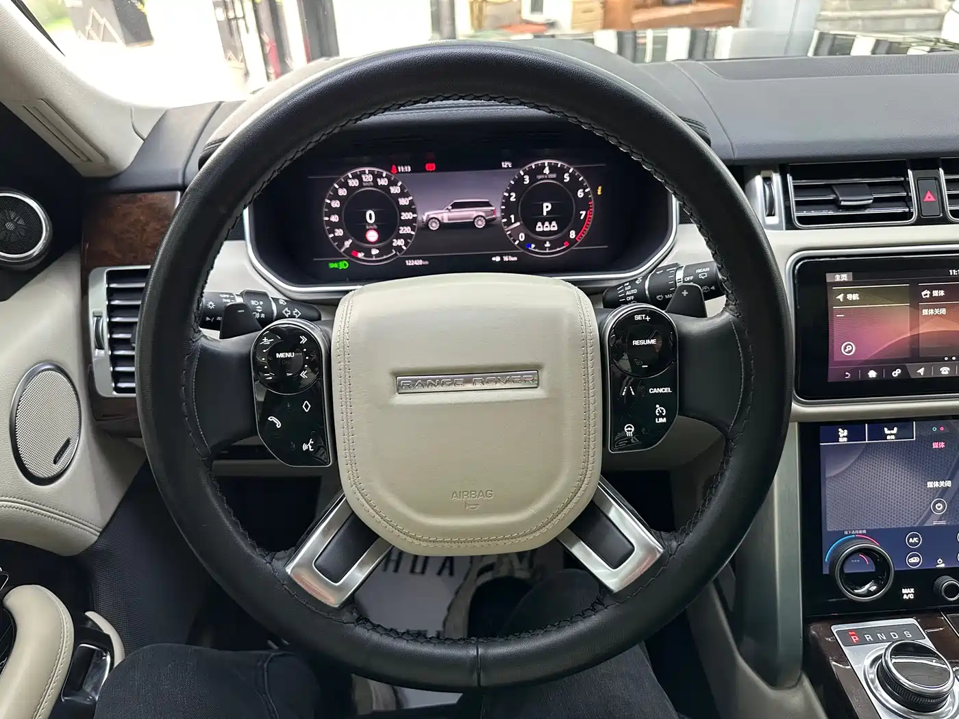 Land Rover Range Rover 2020 3.0 L6 Heritage Edition фото 7