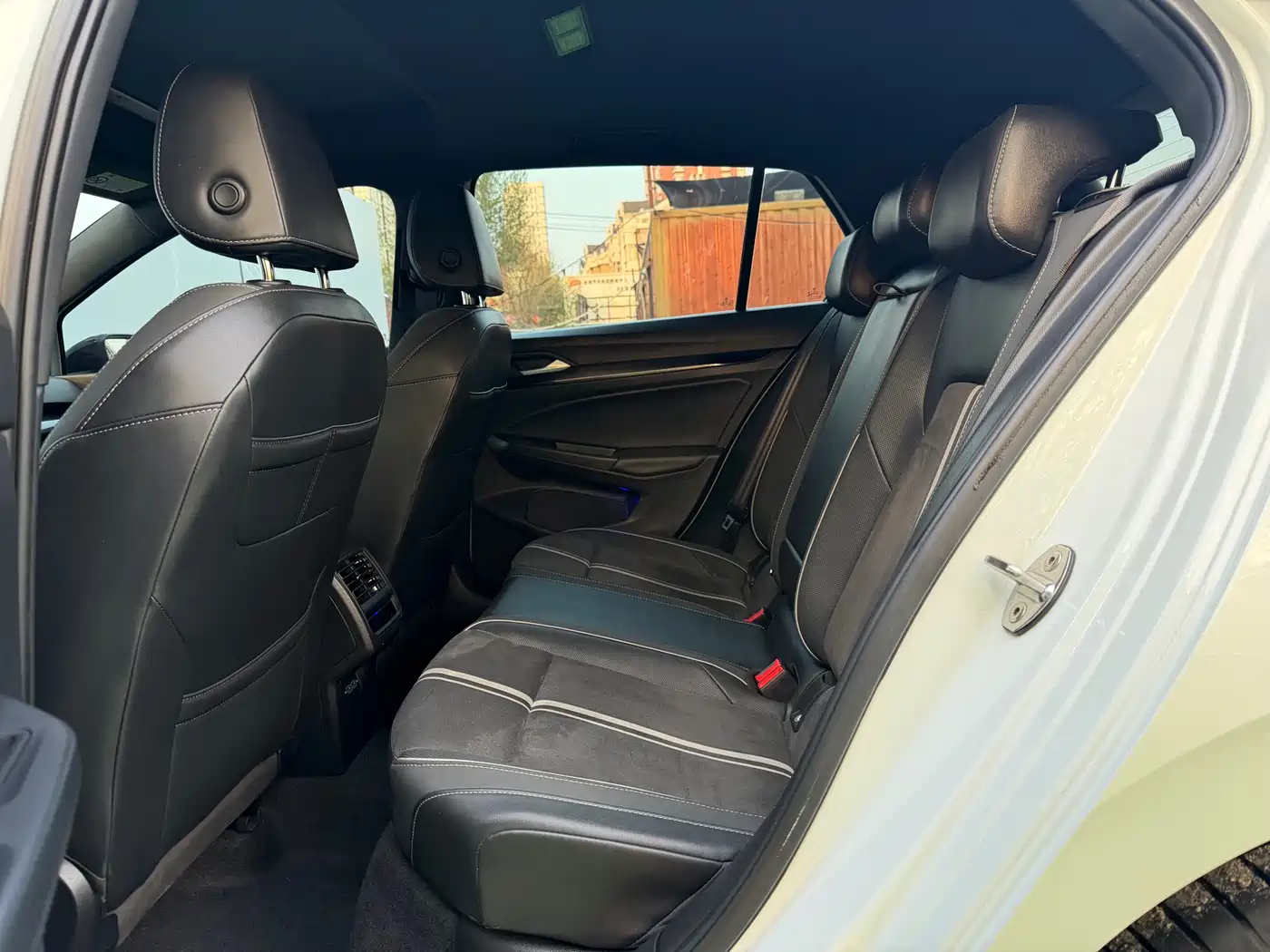 Volkswagen Golf 2023 Facelift 280TSI DSG R-Line фото 6