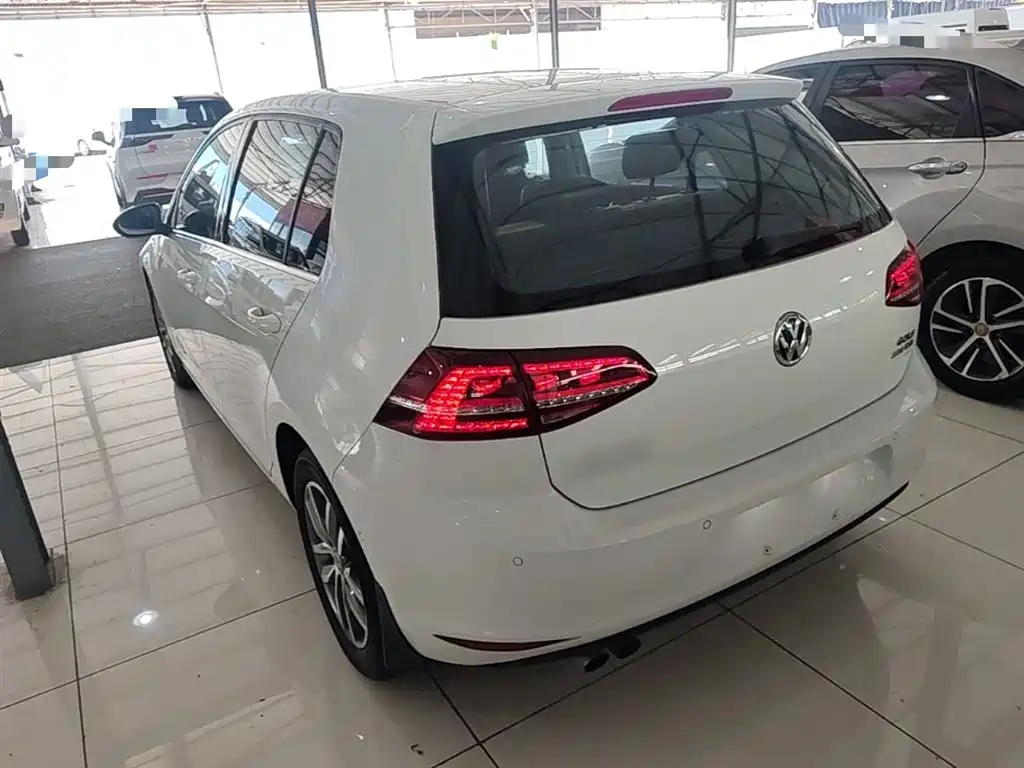 Volkswagen Golf 2017 230TSI Auto Luxury Millionth Anniversary Edition фото 5
