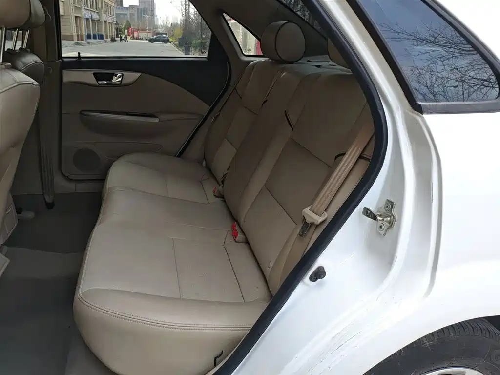 Buick Excelle 2015 1.5L Automatic Classic фото 13