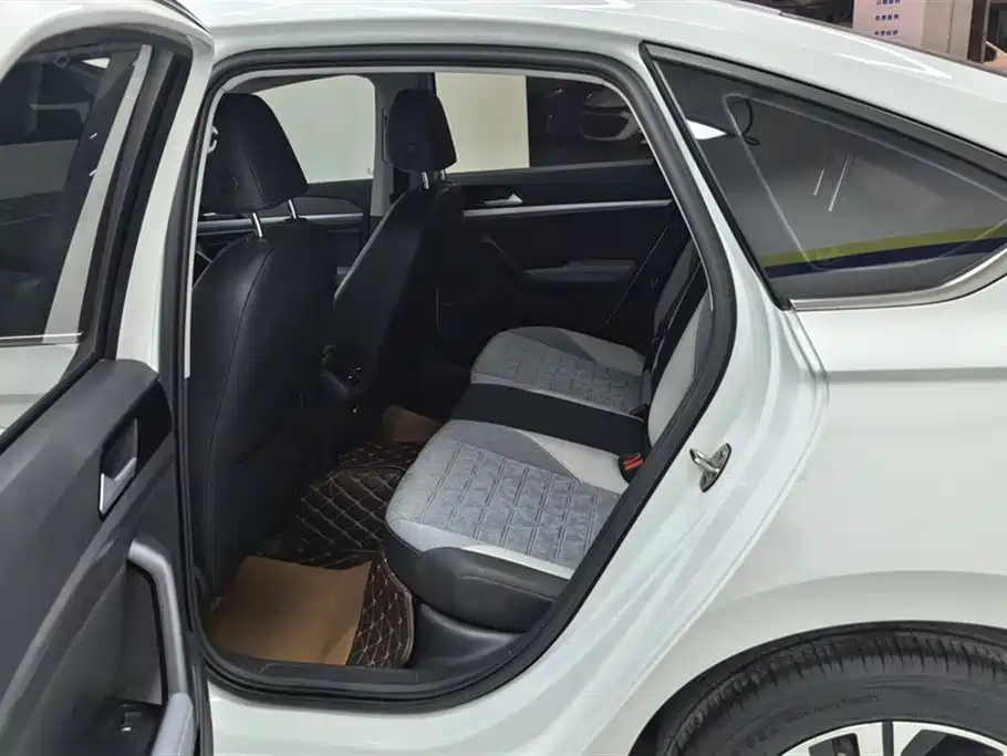 Volkswagen Lavida 2023 1.5L Auto Luxury Edition фото 11