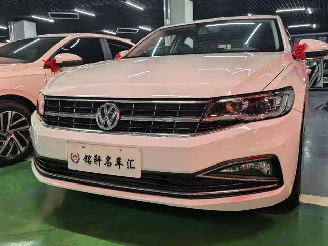 VOLKSWAGEN BORA