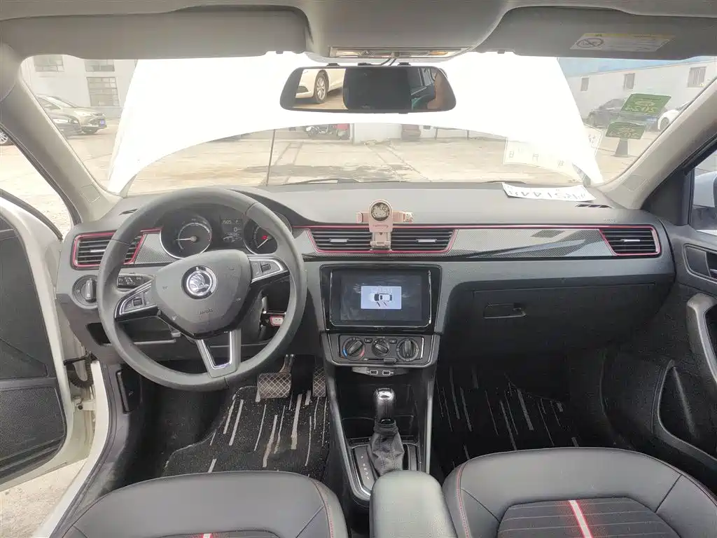 Škoda Skoda Rapid Spaceback 2020 1.5L Auto Comfort фото 6