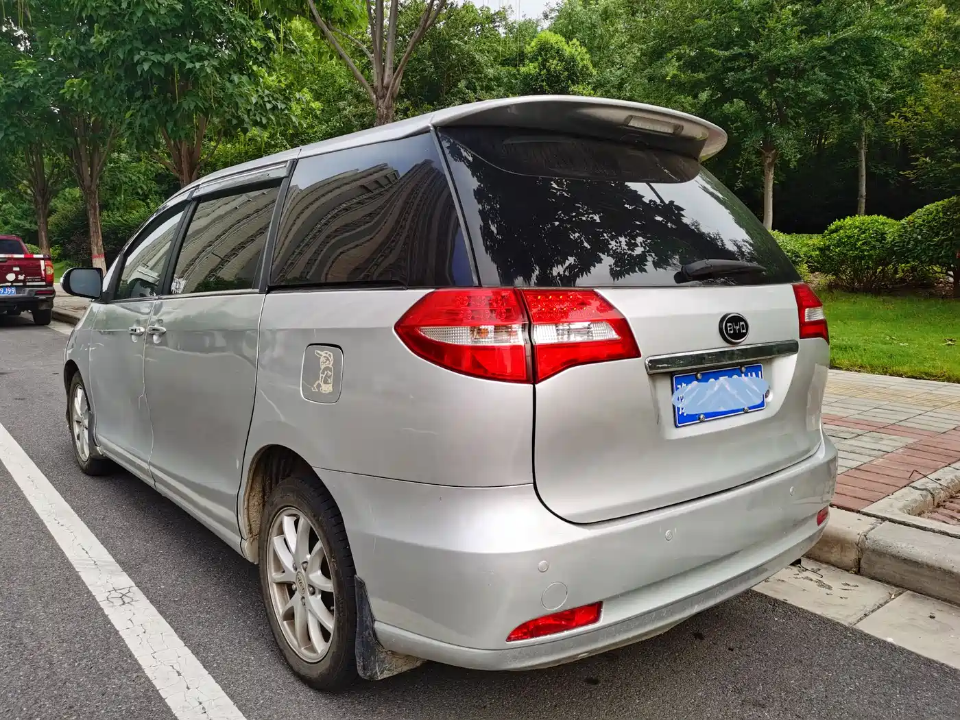 BYD M6 2015 2015 2.4L Automatic Premium Edition