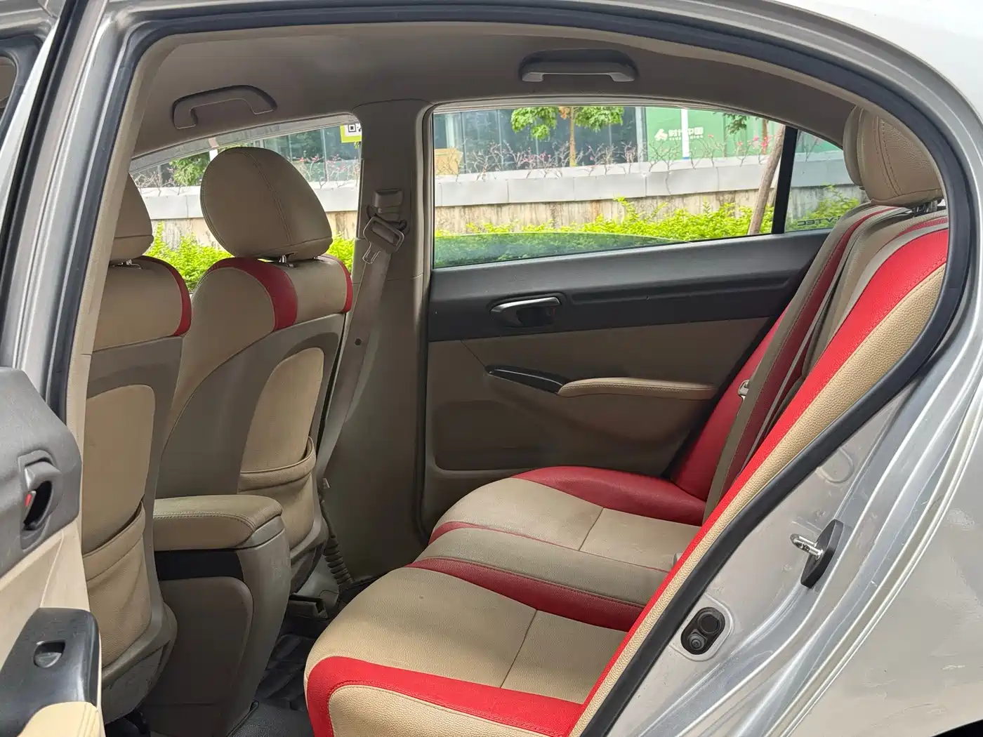 CIIMO CIIMO 2014 2012 1.8L Automatic