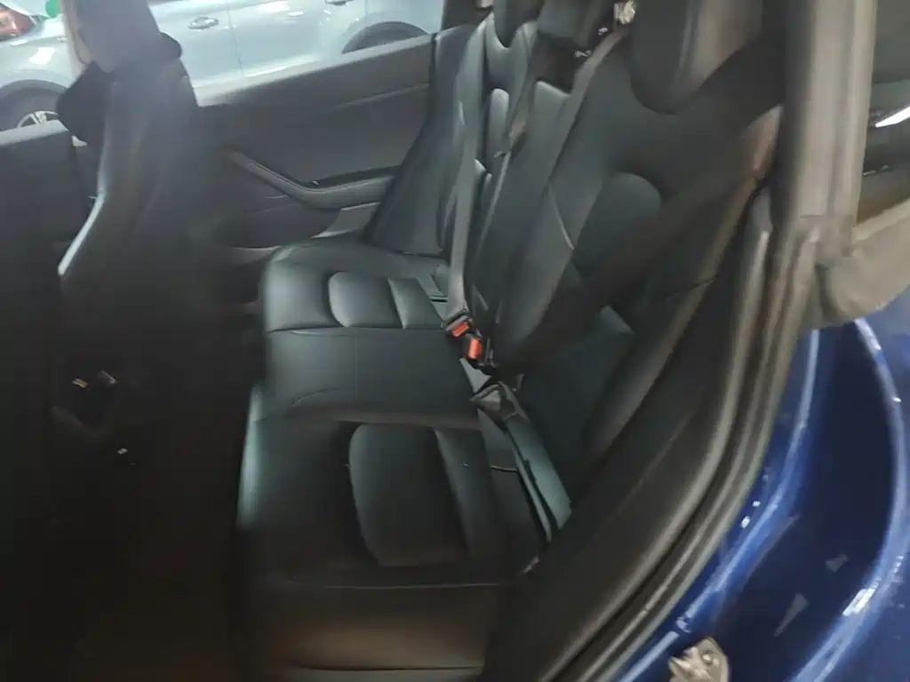 Фото 17 - Tesla Model 3