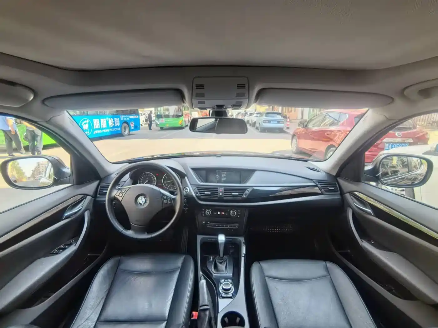 BMW X1 (Import) 2010 sDrive18i Luxury Model фото 7