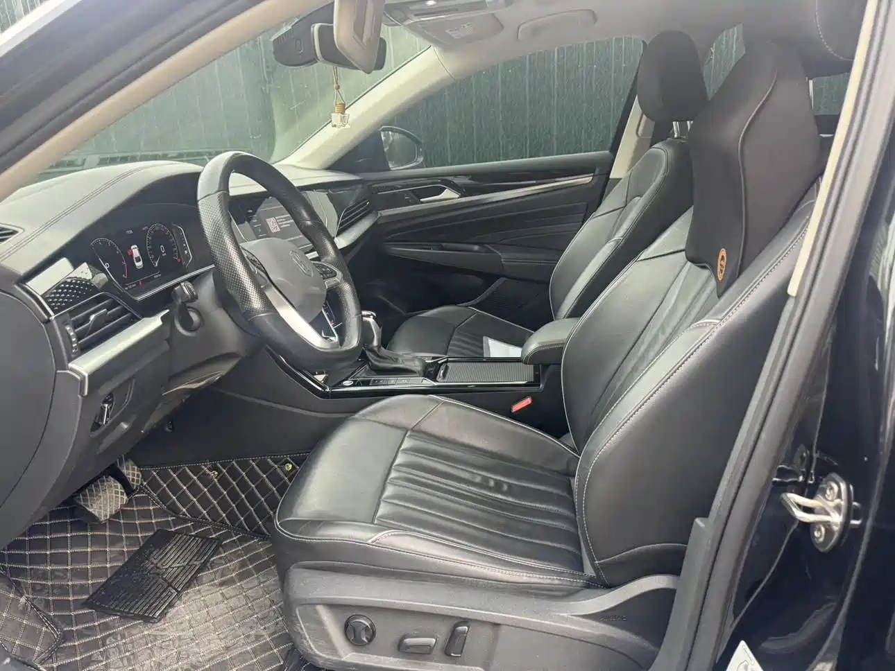Volkswagen Passat 2022 330TSI Starlight Elite Edition фото 4