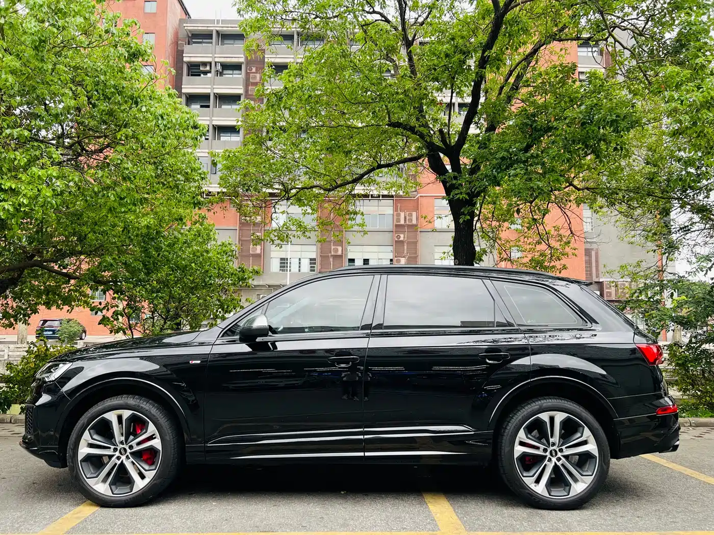 Audi Q7 2022 55 TFSI quattro S line Premium фото 4