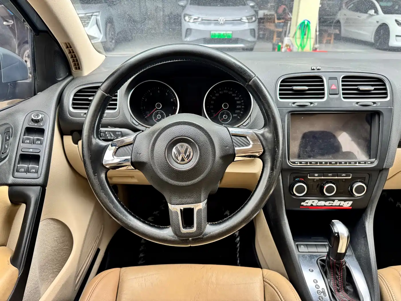 Volkswagen Golf 2012 1.6 Automatic Comfort Type фото 8
