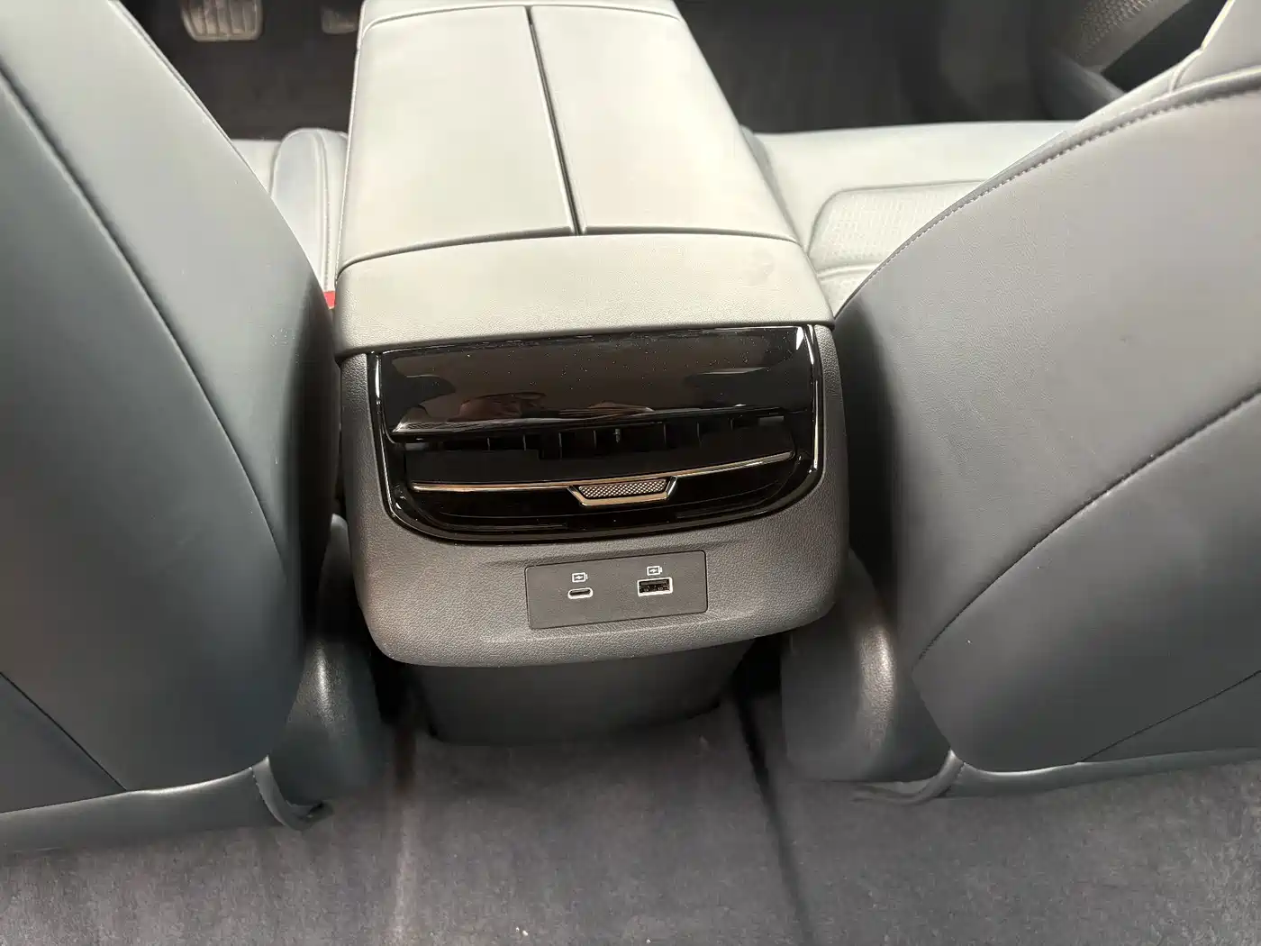 Dongfeng Yipai eπ007 2024 2024 Pure Electric 530Air Edition