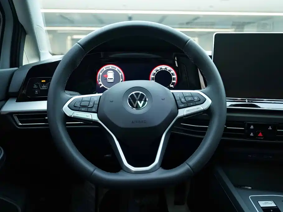 Volkswagen Golf 2025 2025 300TSI Pro
