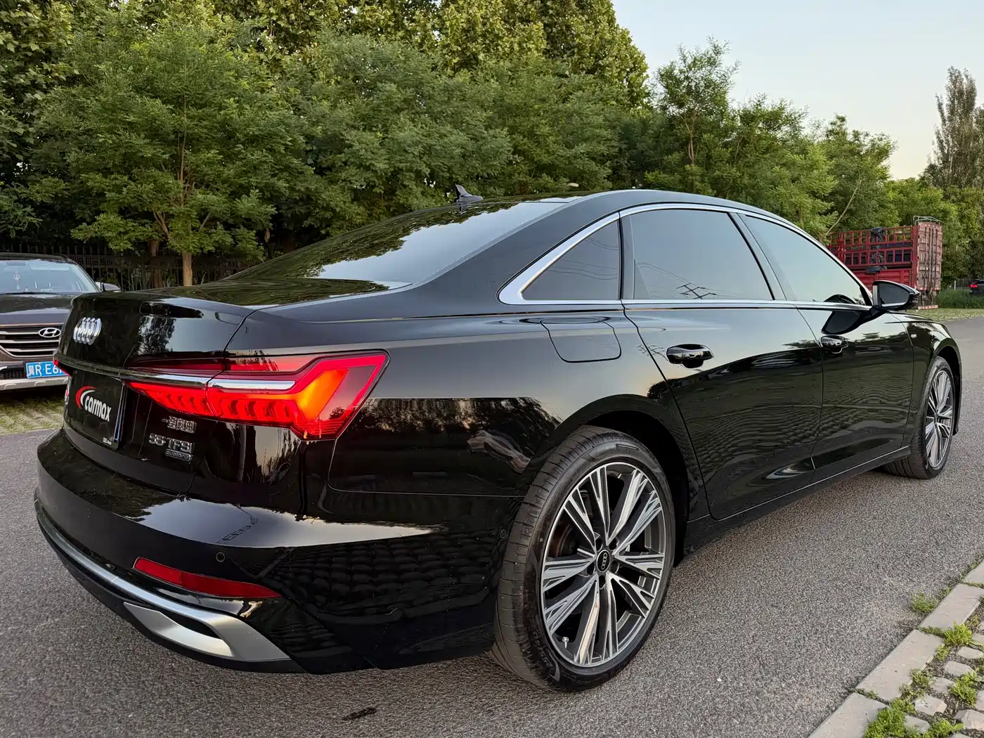 Фото 10 - Audi A6L