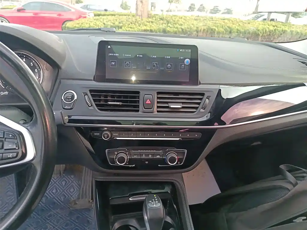 BMW 1 Series 2018 118i Sport Edition фото 13