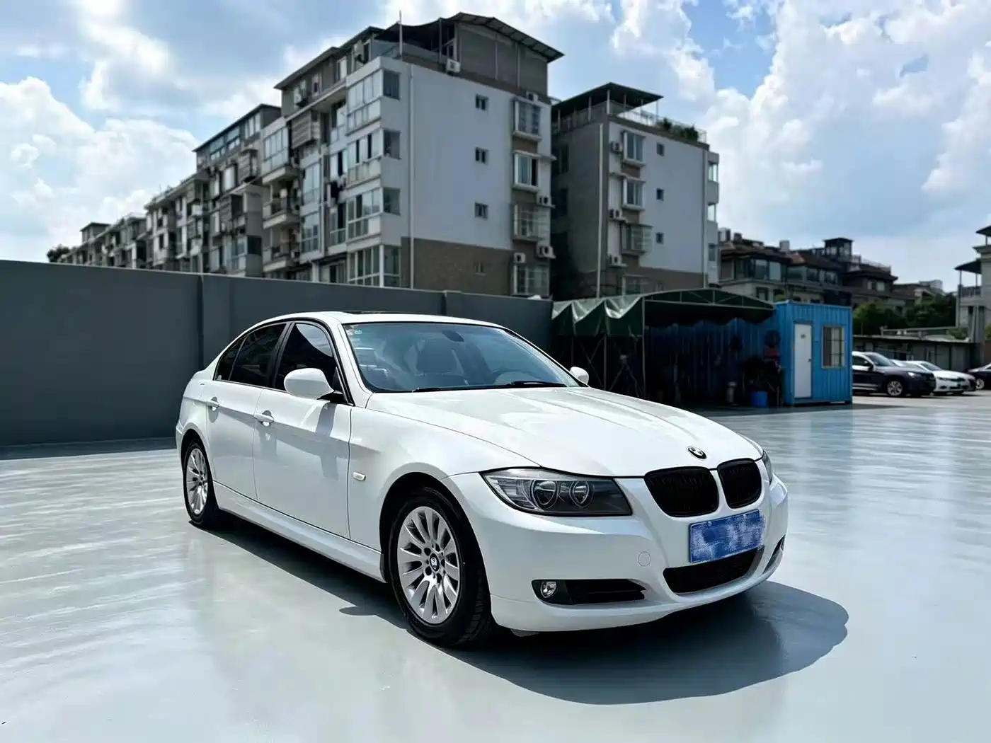 BMW 3 Series 2010 2011 318i Leading