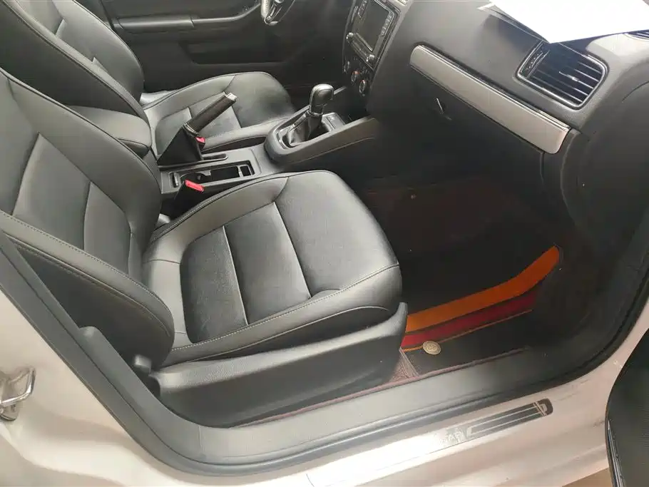 Volkswagen Sagitar 2018 1.6L Automatic Comfort фото 8