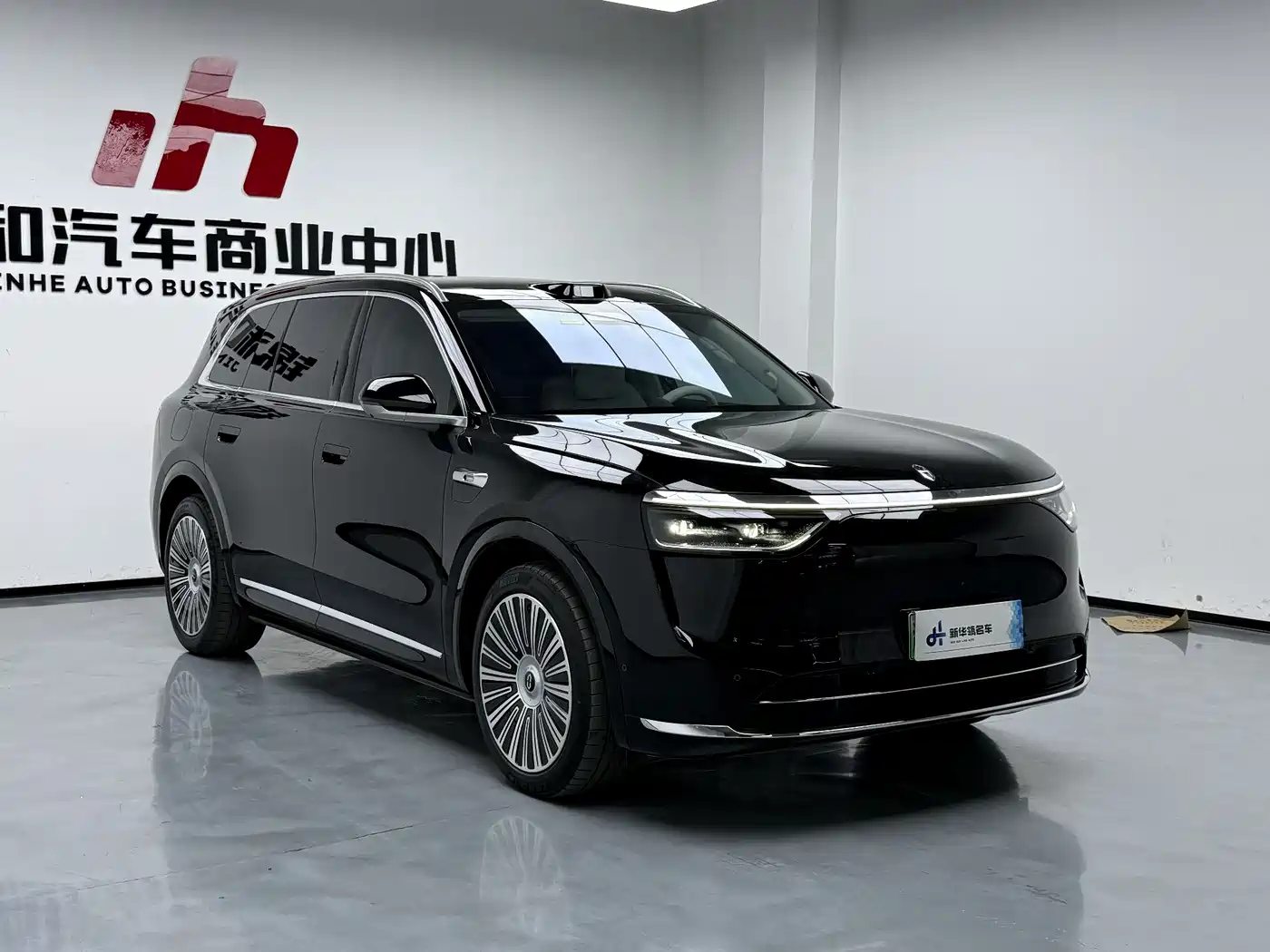 AITO Wenjie AITO M8 2025 Extended Range Ultra 53.4kWh 6-Seater фото 3